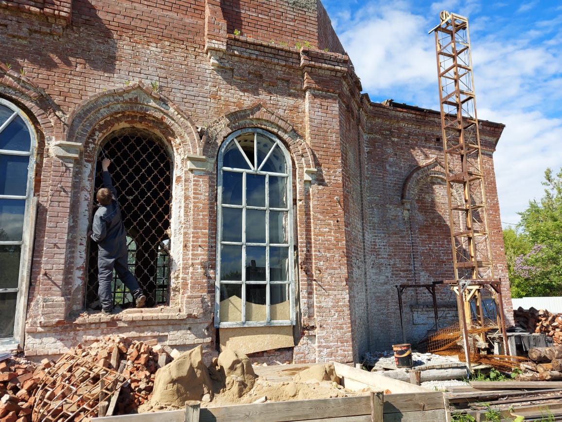 В храме Александра Невского в Котельниче возобновились реставрационные работы
