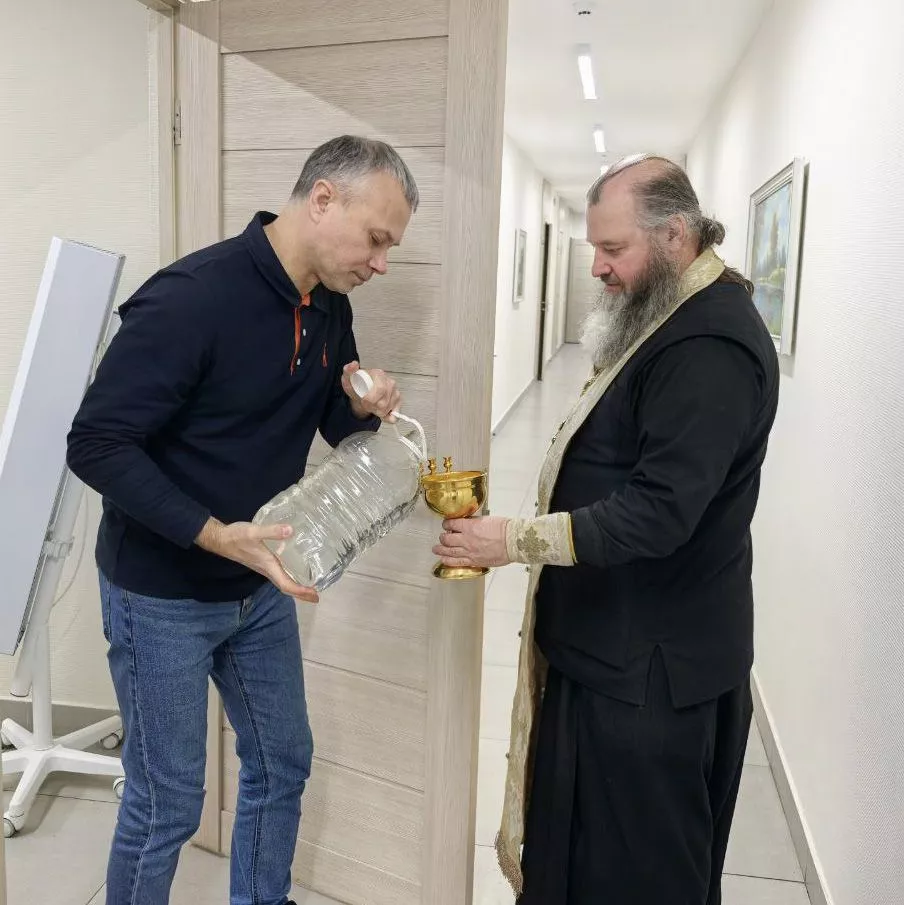 Отец Иоанн освятил офис АО «Агропромтехника»