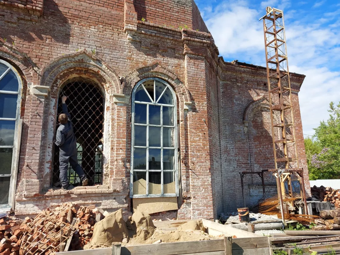 В храме Александра Невского в Котельниче возобновились реставрационные работы